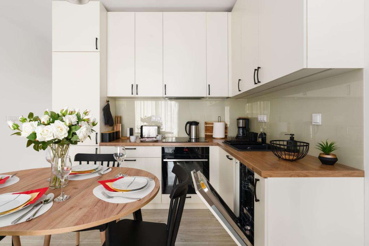 Premium Apartments Poznan Airport By Noclegi Renters Esterno foto