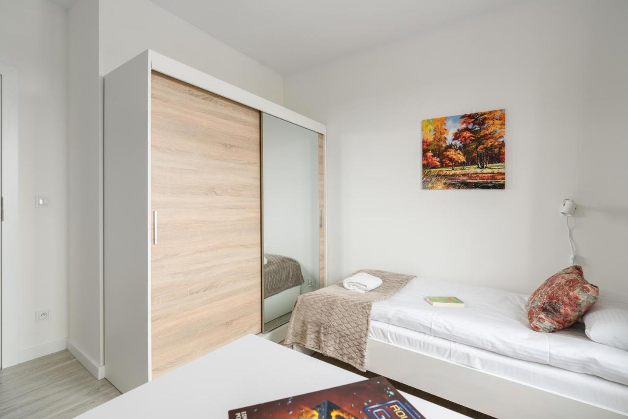 Premium Apartments Poznan Airport By Noclegi Renters Esterno foto